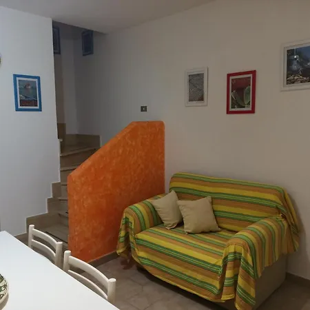 Casa Gialla Torre Pali