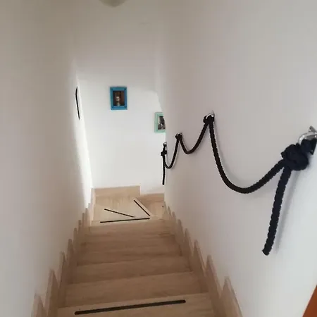 Casa Gialla Torre Pali